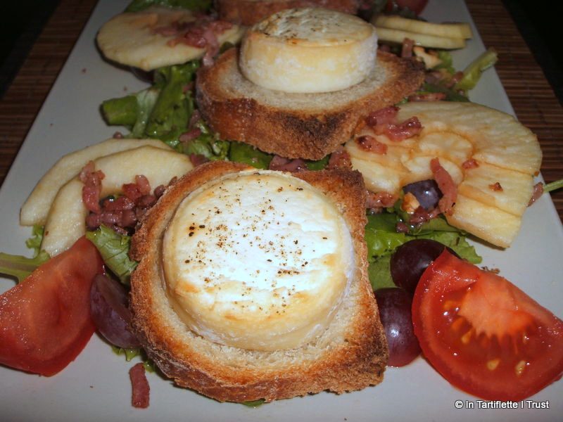 salade toast chevre chaud pomme lardons