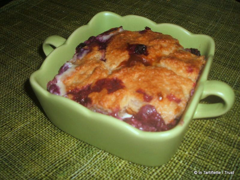 Cobbler pomme-fruits rouges