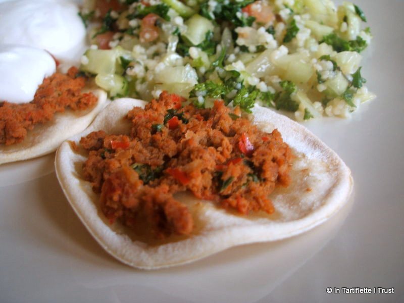 pizza libanaise lahmacun tomate poivron oignon