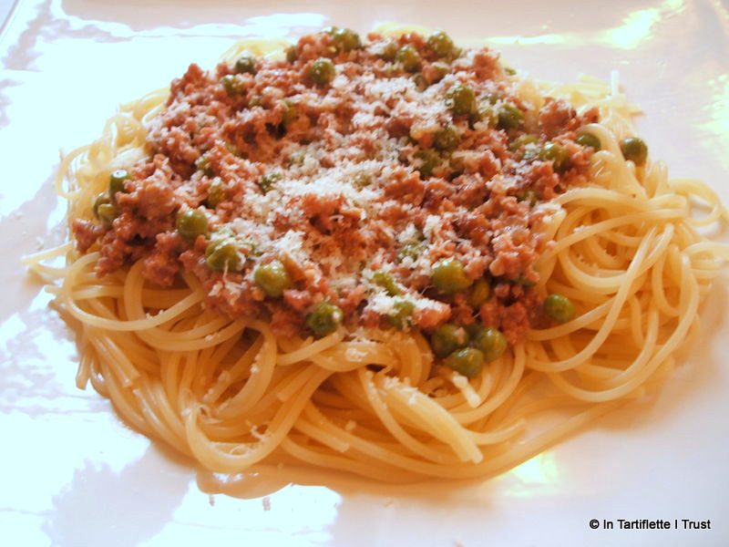 spaghetti saucisse petits pois