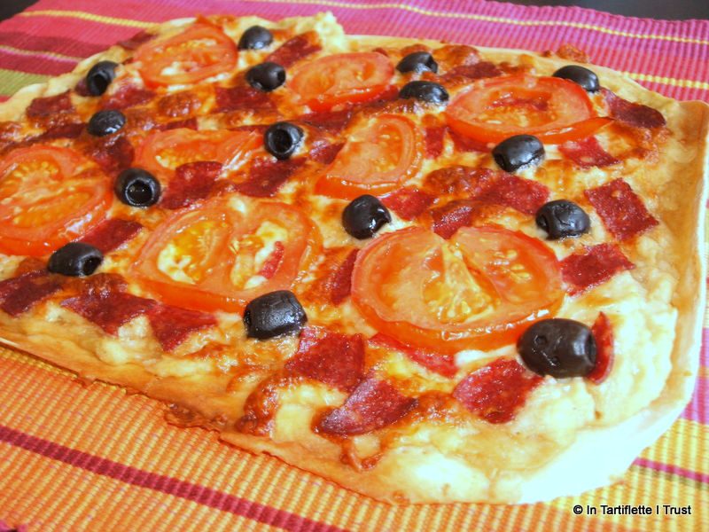 pizza salami tomate caviar d’artichaut