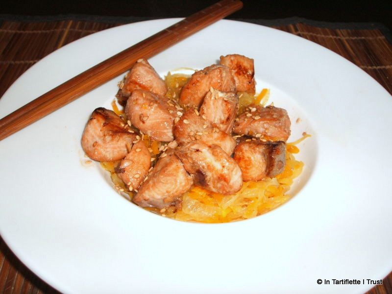 Sauté de saumon teriyaki, fondue d’oignons & carottes