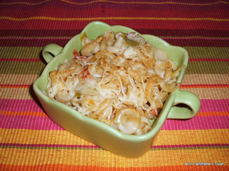 Gratin de pâtes aux poireaux, jambon sec & moutarde