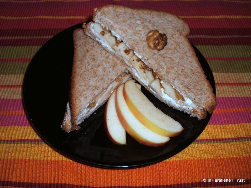 club sandwich fromage frais pomme noix