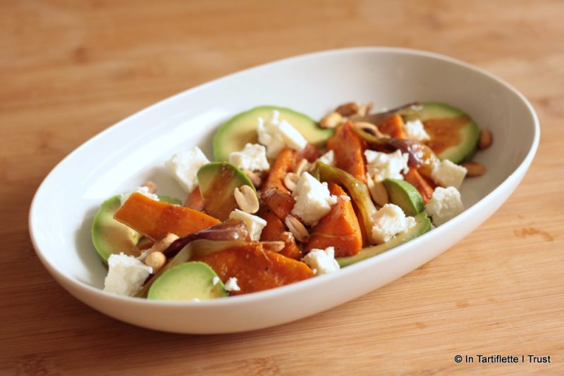 Patates douces oignons nouveaux, avocat, feta, beurre de cacahuète