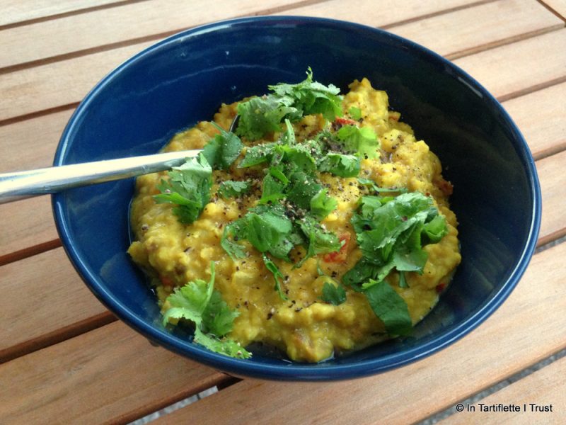 Curry de lentilles au lait de coco, poivrons, coriandre et citron