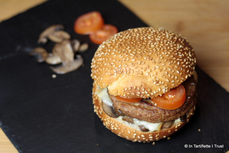 Burger veggie aux champignons et fromage à raclette