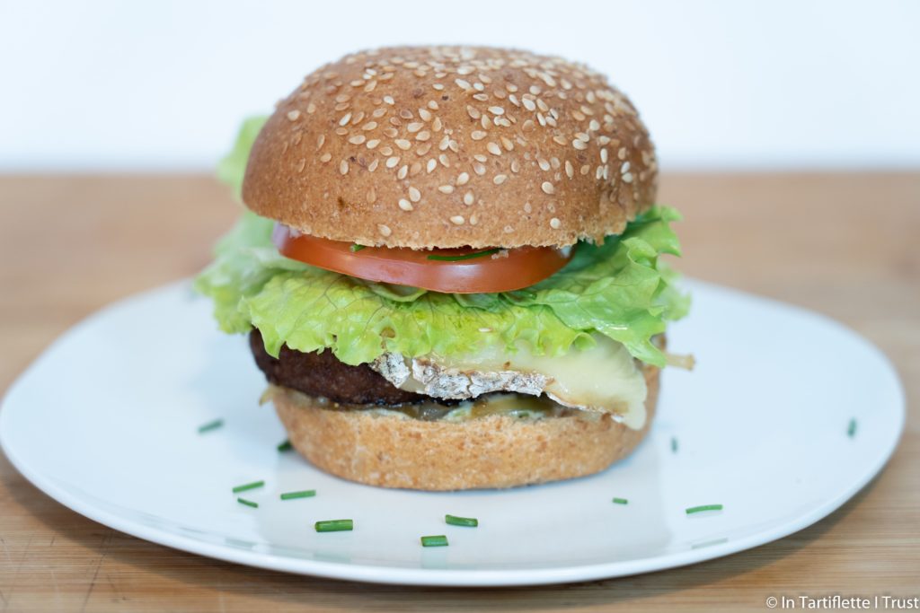 burger au béret savoyard et oignons confits